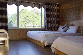 Cat Ba Sisters Legend Cruise