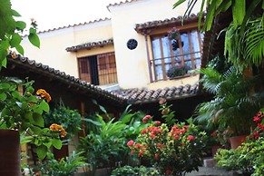 La Casa Amarilla