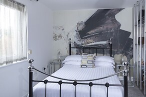 River Court Apartments LETS