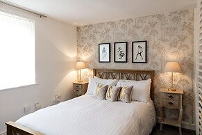 River Court Apartments LETS