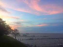 Come Friday Cottages on the Bay