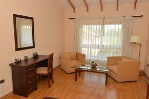 Howard Johnson by Wyndham Rinconada de Los Andes