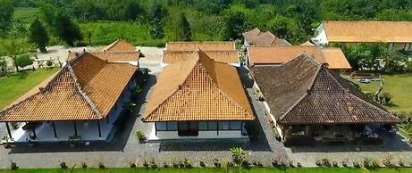 Azana Green Resort Pracimantoro