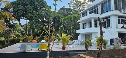 Habitation Villa Les Cassias