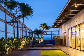 Simply Comfy Apartment by Patsamon