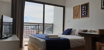 Simply Comfy Apartment by Patsamon