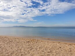 Simply Comfy Apartment by Patsamon