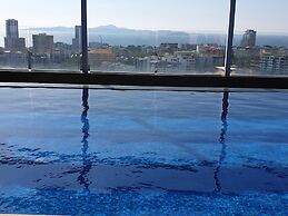 Simply Comfy Apartment by Patsamon