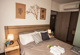 Simply Comfy Apartment by Patsamon