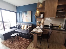 Simply Comfy Apartment by Patsamon