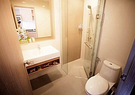 Simply Comfy Apartment by Patsamon