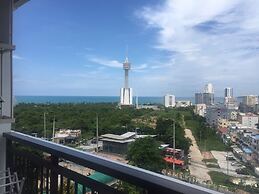 Simply Comfy Apartment by Patsamon