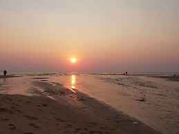 Simply Comfy Apartment by Patsamon