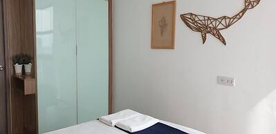 Simply Comfy Apartment by Patsamon