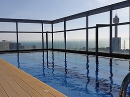 Simply Comfy Apartment by Patsamon