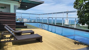 Simply Comfy Apartment by Patsamon