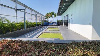 Simply Comfy Apartment by Patsamon