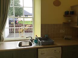 Inverness Apartments - Courtyard