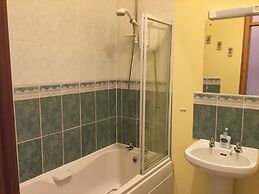 Inverness Apartments - Courtyard