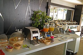 Almali Rawai Beach Residence