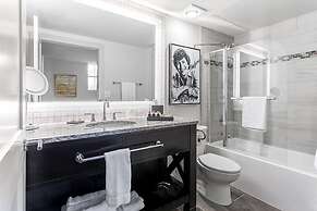 Pioneer Pocket Hotel