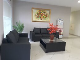 Green Lake View Luxury Apartment by Indah