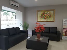 Green Lake View Luxury Apartment by Indah