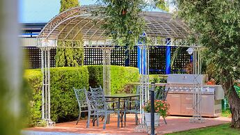 Colonial Motel and Serviced Apartments