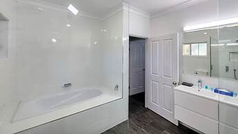 Colonial Motel and Serviced Apartments