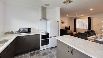 Colonial Motel and Serviced Apartments