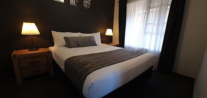 Colonial Motel and Serviced Apartments