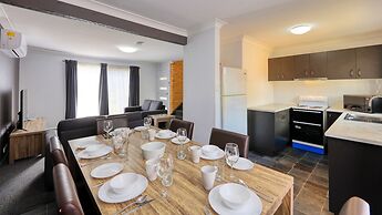 Colonial Motel and Serviced Apartments