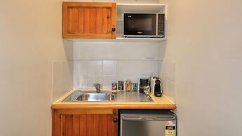 Colonial Motel and Serviced Apartments