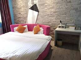 Dreamhouse Theme Hotel