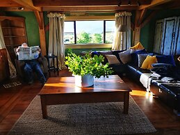 The House With No Nails