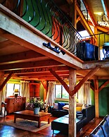 The House With No Nails