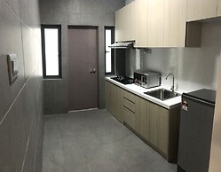 One Amerin Mall & Suites