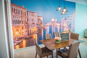 One Amerin Mall & Suites