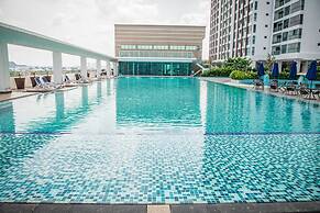 One Amerin Mall & Suites