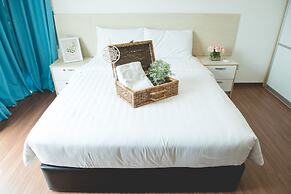 One Amerin Mall & Suites