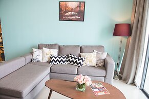 One Amerin Mall & Suites