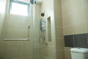 One Amerin Mall & Suites