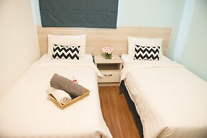 One Amerin Mall & Suites