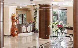 Chinar Hotel & Spa