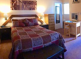 Giant Oaks Lodge