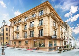 Deluxe Newport Hotel - Old City