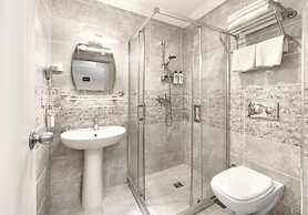 Deluxe Newport Hotel - Old City