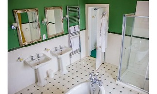 Albert Cottage Hotel