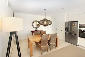 Blue on Blue Apartment 933