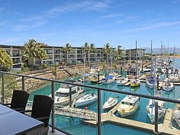 Blue on Blue Apartment 933